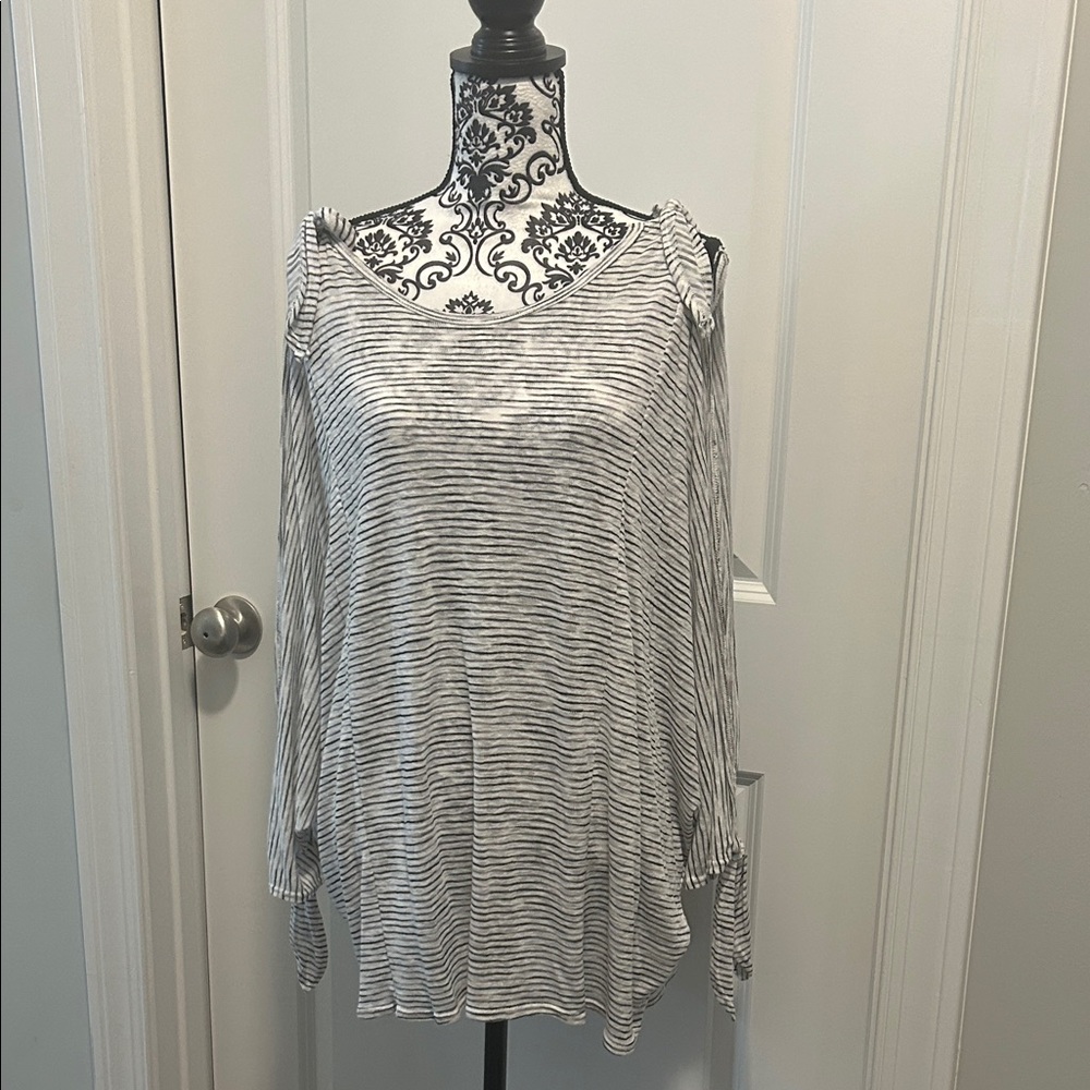 NWT.  Woman’s Striped Cold Shoulder Long Sleeve Dolman Style Top